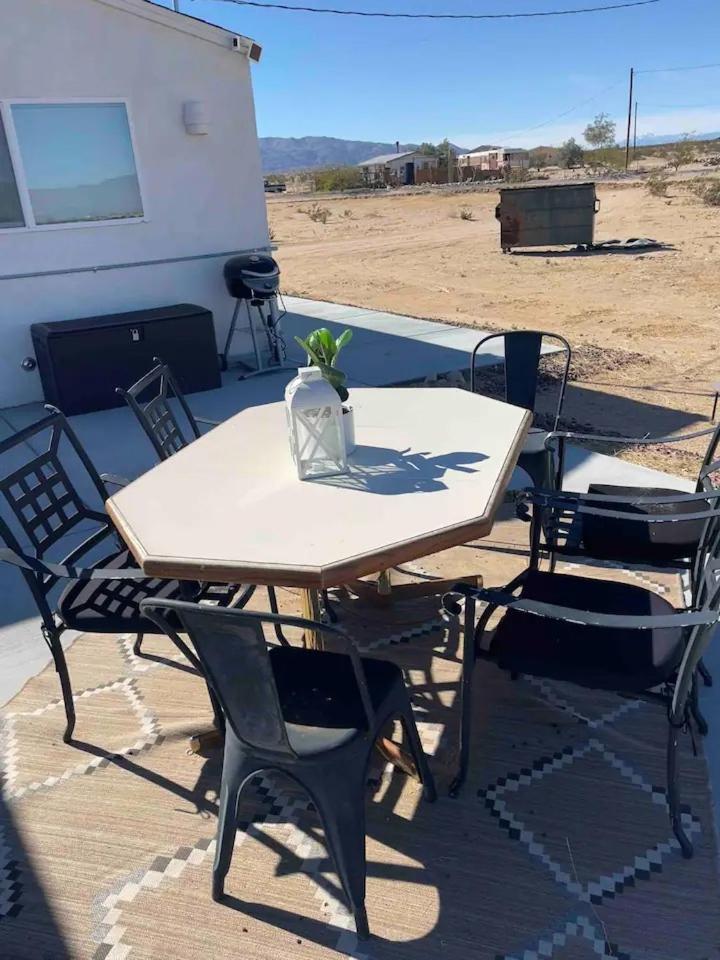 Serene Modern Home Backdoor With Great Wifi, Games, Movies, Patio Seating And Bbq Easy Access To North Joshua Tree National Park In 10 Minutes Twentynine Palms Luaran gambar