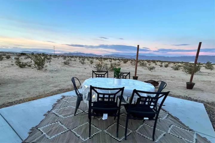 Serene Modern Home Backdoor With Great Wifi, Games, Movies, Patio Seating And Bbq Easy Access To North Joshua Tree National Park In 10 Minutes Twentynine Palms Luaran gambar
