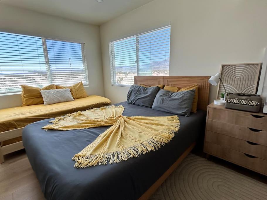 Serene Modern Home Backdoor With Great Wifi, Games, Movies, Patio Seating And Bbq Easy Access To North Joshua Tree National Park In 10 Minutes Twentynine Palms Luaran gambar