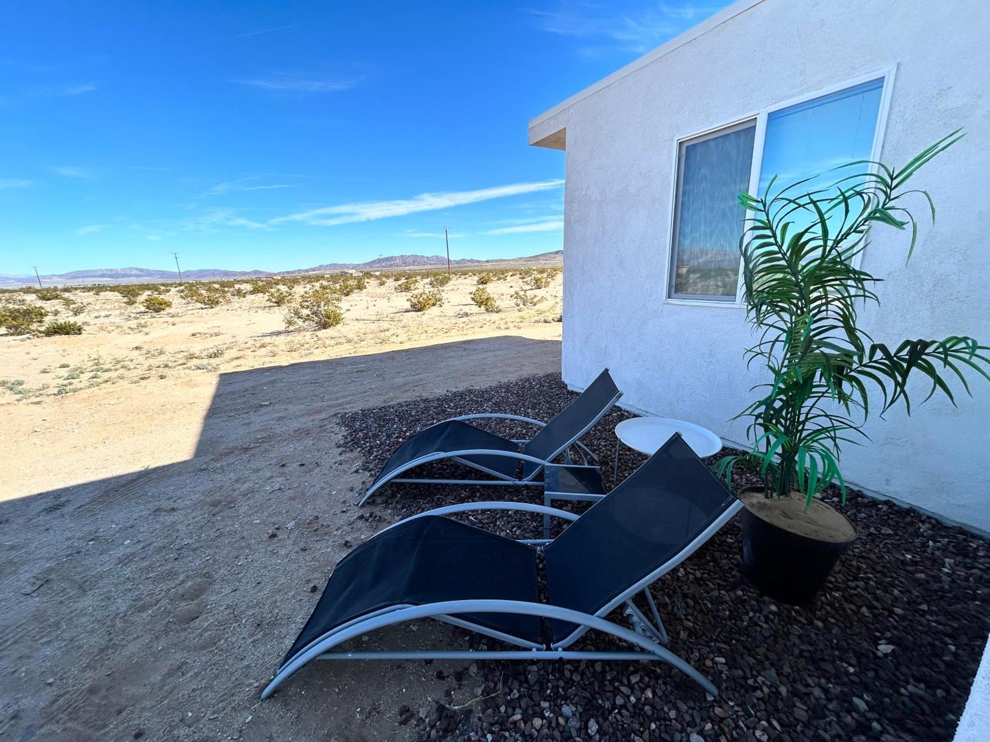 Serene Modern Home Backdoor With Great Wifi, Games, Movies, Patio Seating And Bbq Easy Access To North Joshua Tree National Park In 10 Minutes Twentynine Palms Luaran gambar