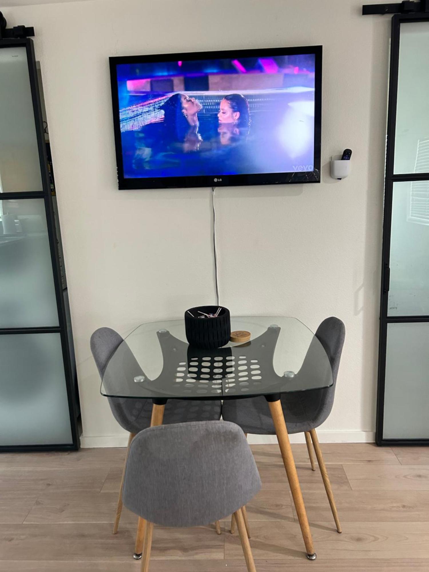 Serene Modern Home Backdoor With Great Wifi, Games, Movies, Patio Seating And Bbq Easy Access To North Joshua Tree National Park In 10 Minutes Twentynine Palms Luaran gambar